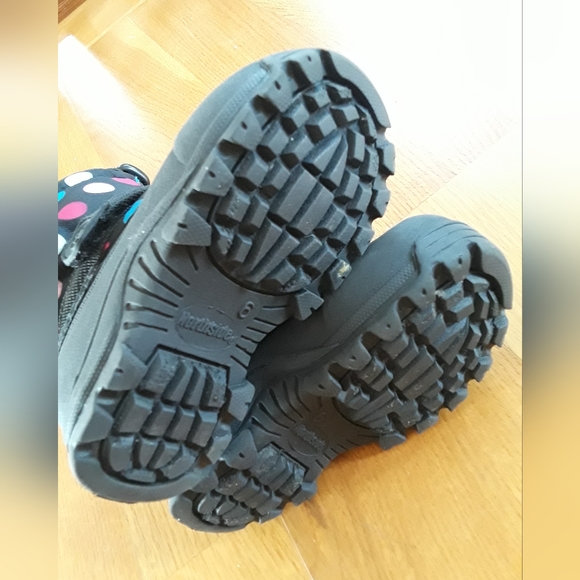 Toddler Size 6 girls winter boots - Picture 2 of 3